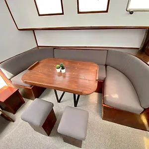 Fantastico Velero En Barcelona Bateau-hôtel